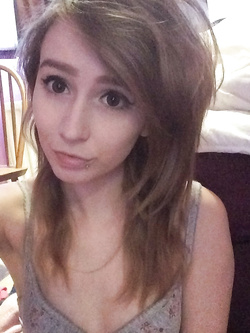 Foto di una 19enne rubate da Whatsapp