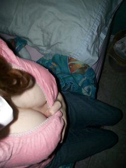 Piccola troia rossa ha voglia di cazzo