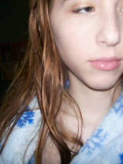 Piccola troia rossa ha voglia di cazzo