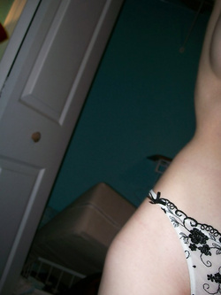 Piccola troia rossa ha voglia di cazzo