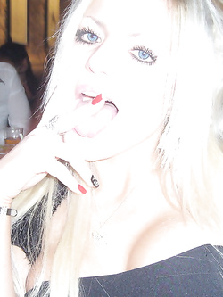 Ci mostra le sue tette appena rifatte