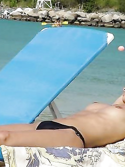 Foto Voyeur esibizioniste in spiaggia