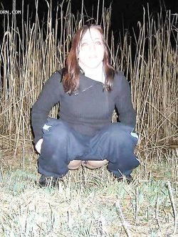 Ragazze ubriache pisciano