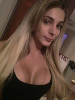 Selfie di una bella ragazza transex