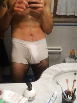 Cazzo arrapato nelle mutande