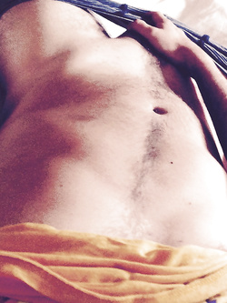 Ragazzo bull si diverte a fotografarsi (about me)