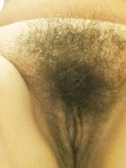 Una figa molto pelosa