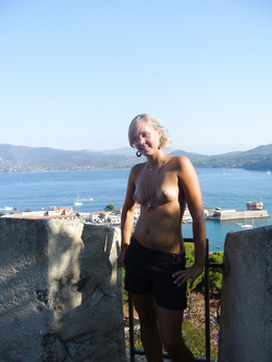 Foto di una fighetta bionda