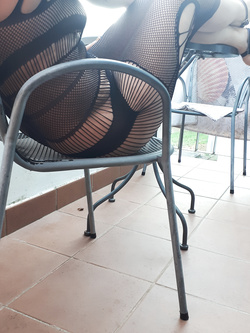 Moglie porca sul balcone