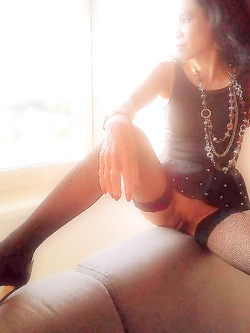 FAYE GALA PORNOSTAR DEA DEL SESSO ASIATICA PER SOLI GENTLEMEN