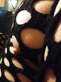 Voglio qualche vero PORCO che ama l'odore e il sapore del buco del culo e del figone della mia cagna che è il mio amore