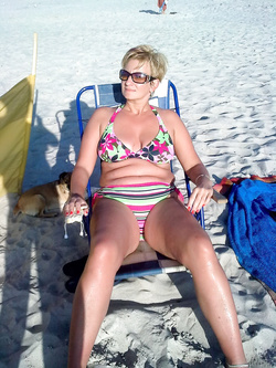 Angelica 50 Polish hairy milf spreading