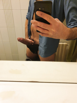 Volevo vestirmi ma lui era sempre duro