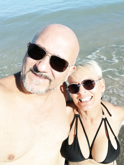 Max e Betty coppia sputtanata in rete con lui Cornuto e Froc