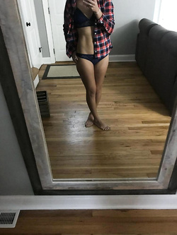 Piccola adolescente arrapata