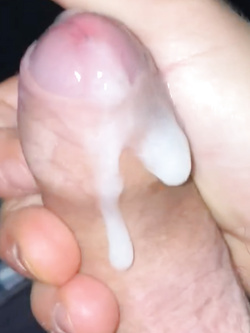 Il mio cazzo sempre duro e un po’ di crema