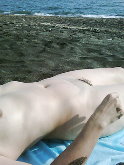 nuda in spiaggia
