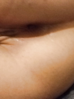 Moglie bel culo aperto e labbra carnose