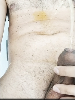 Mi piscio e mi sborro addosso