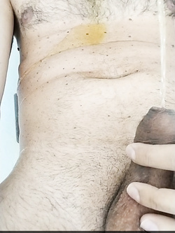 Mi piscio e mi sborro addosso