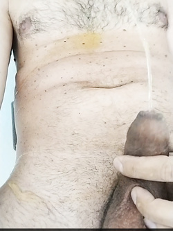 Mi piscio e mi sborro addosso