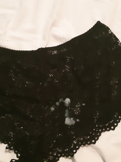 Mutandine di mia moglie sborrate