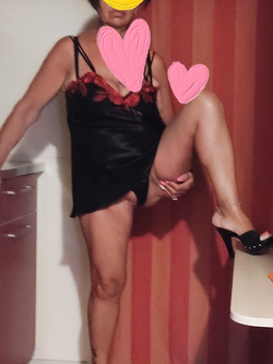 Signora Giulia 63 anni in spiaggia, in casa x strada