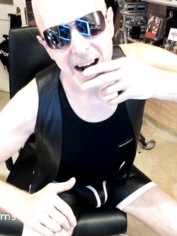 Lenny52 manager del sexclub e stallone osceno pronto a venir