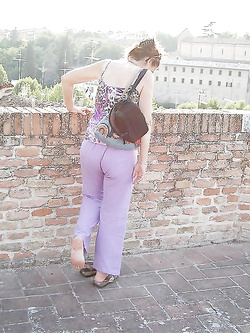 Moglie troia e scalza