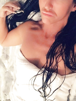 Una donna sposata arrapata ogni giorno!