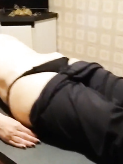 Mia moglie viene messa a nudo 2