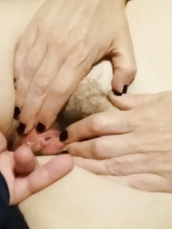 Mia moglie viene messa a nudo 4