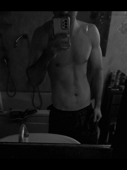 Ragazzo giovane reale per incontri????????