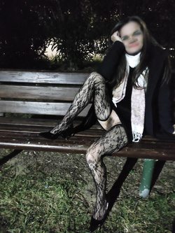 calze ricamate e tanto pelo