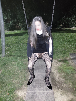 calze ricamate e tanto pelo