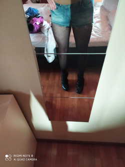 Con i jeans stretti..