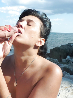 Girlfriend succhia in riva al mare