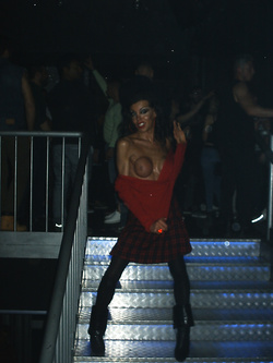 SI CERTO AMICI DI STO CAZZO CLICCAAA