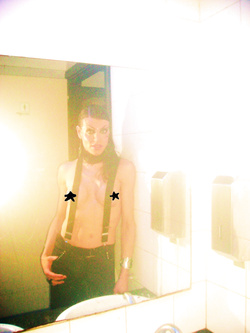 TIRALO FUORI STA NOTT