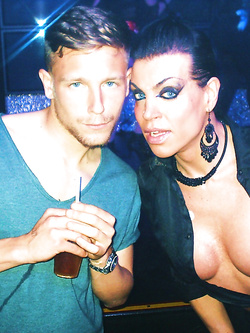 CLICA LA MARTY SUL MEGLIO DEI SITI AMA PORN CLICCAA