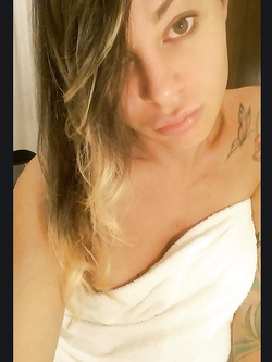 Tutte i selfie hot di Noemi Blonde