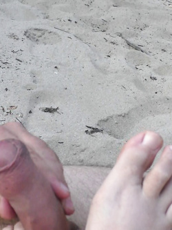 Sborro sui piedi di mia moglie