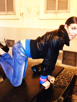 A PELLE CAZZOOO DAIIII CLICCCAAAAA