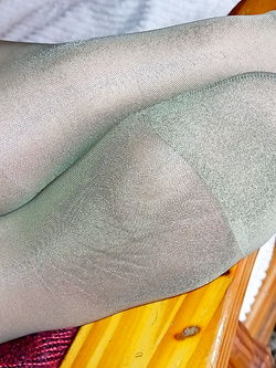 piedi e collant - feet and pantyhose