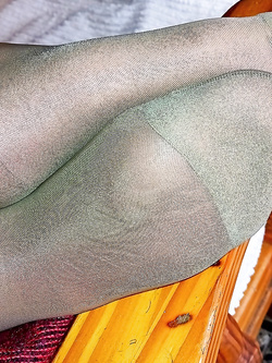 piedi e collant - feet and pantyhose