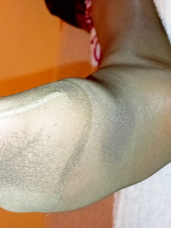 piedi e collant - feet and pantyhose