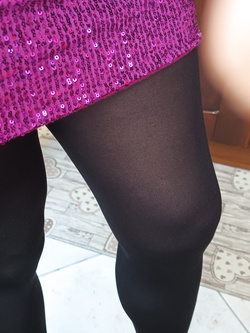 In minigonna e calze