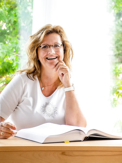 Your personal jerk off template Judith Parte 3