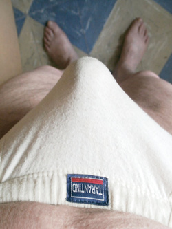 Il pacco del mio cazzo di uomo in mutandine