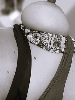 Vi faccio vedere bene i miei capezzoli